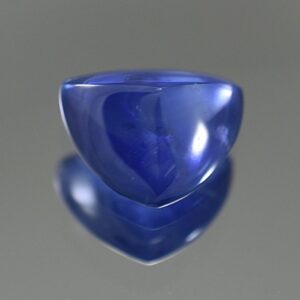 BlueSapphire cab triangle sugarloaf 10.9x8.6mm 4.20cts H a sa424 rotated 1