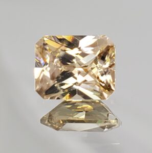ChampagneZircon radiant 10.1x8.1mm 4.72cts H zn1833 SOLD