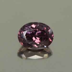 ColorChangeGarnet oval 6.5x5.0mm 1.19cts N cc358 day