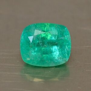 Emerald_cushion_6.7x5.7mm_1.06cts_N_em108.jpg