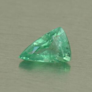 Emerald drop trill 6.8x4.6mm 0.49cts N em102