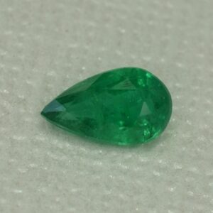 Emerald_pearshape_8.4x4.9mm_0.91cts_O_em110.jpg