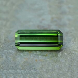 GreenTourmaline eme cut 17.6x7.5mm 7.06cts N tm125 b crop