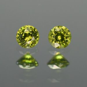 GreenZircon round pair 4.0mm 0.76cts zn2858