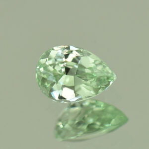 MintGrossular pear 7.0x5.0mm 0.92cts N mg417