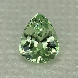 MintGrossular pearshape 6.8x5.4mm 0.83cts mg205