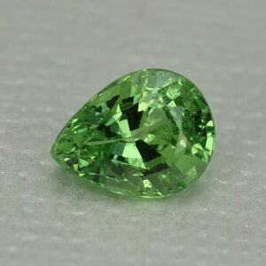 MintGrossular pearshape 7.5x5.8mm 1.40cts mg209