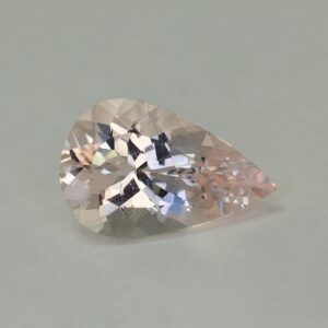 Morganite_pearshape_16.4x10.5mm_5.64cts_N_me127.jpg