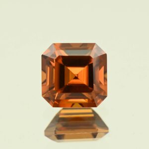 OrangeZircon sq eme cut 7.4mm 3.28cts N zn7615