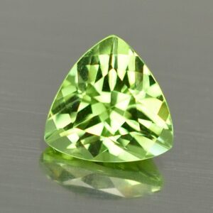 Peridot trill 6.6mm 1.10cts pe111