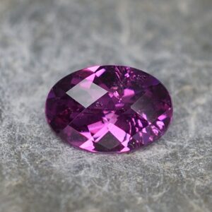 PurpleGarnet ch oval 6.9x4.8mm 0.78cts pl599