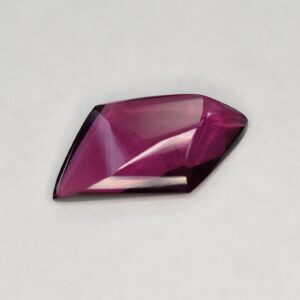 PurpleGarnet freeform 17.6x10.3mm 8.50cts a pl693