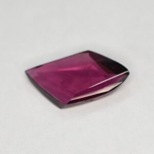 PurpleGarnet freeform 17.6x10.3mm 8.50cts c pl693