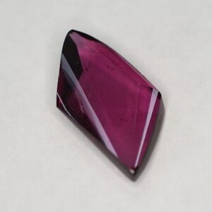 PurpleGarnet freeform 17.6x10.3mm 8.50cts d pl693
