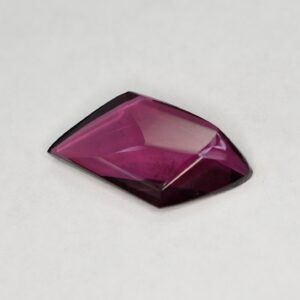 PurpleGarnet freeform 17.6x10.3mm 8.50cts e pl693