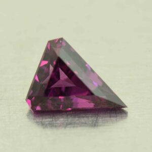 PurpleGarnet triangle 8.4x6.8mm 1.39cts N pl380