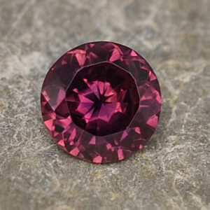 PurpleSapphire_round_6.0mm_0.98cts_N_sa296_crop.jpg