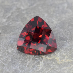 RedGarnet_ch_trill_8.6mm_2.57cts_N_rg202_crop.jpg