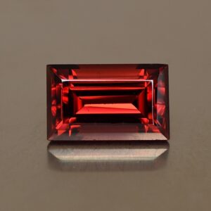 Rhodolite baguette 11.7x7.3mm 5.04cts rh259