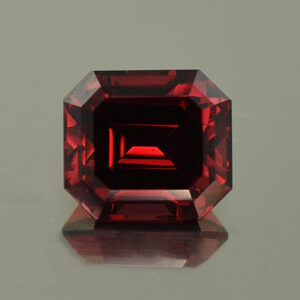 Rhodolite eme cut 8.5x7.6mm 3.59cts N rh341