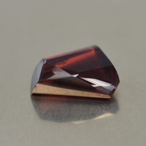 Rhodolite freeform 10.9x9.9mm 4.94cts a rh270