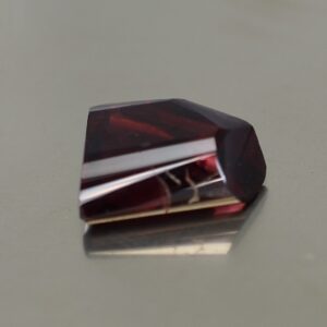 Rhodolite freeform 10.9x9.9mm 4.94cts b rh270