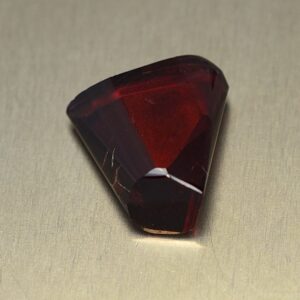 Rhodolite_freeform_10.9x9.9mm_4.94cts_d_rh270.jpg