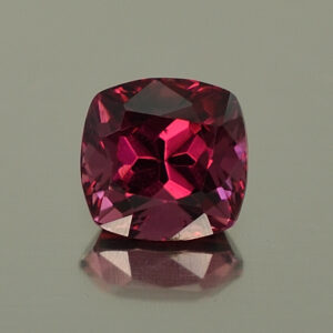 Rhodolite sq cush 7.0mm 2.30cts N rh240