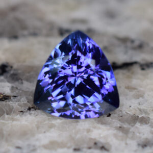 Tanzanite trillion 10.6x10.3mm 4.66cts H tz176 crop
