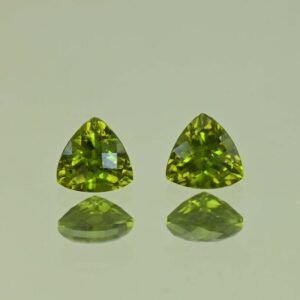 Vesuvianite ch trill pair 5.1mm 0.97cts N vs182