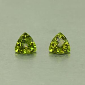 Vesuvianite ch trill pair 5.1mm 0.99cts N vs302