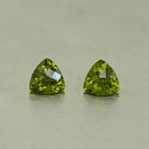 Vesuvianite ch trill pair 5.1mm 1.01cts N vs184