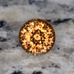YellowOrangeZircon round 8.5mm 3.99cts N zn1136 crop